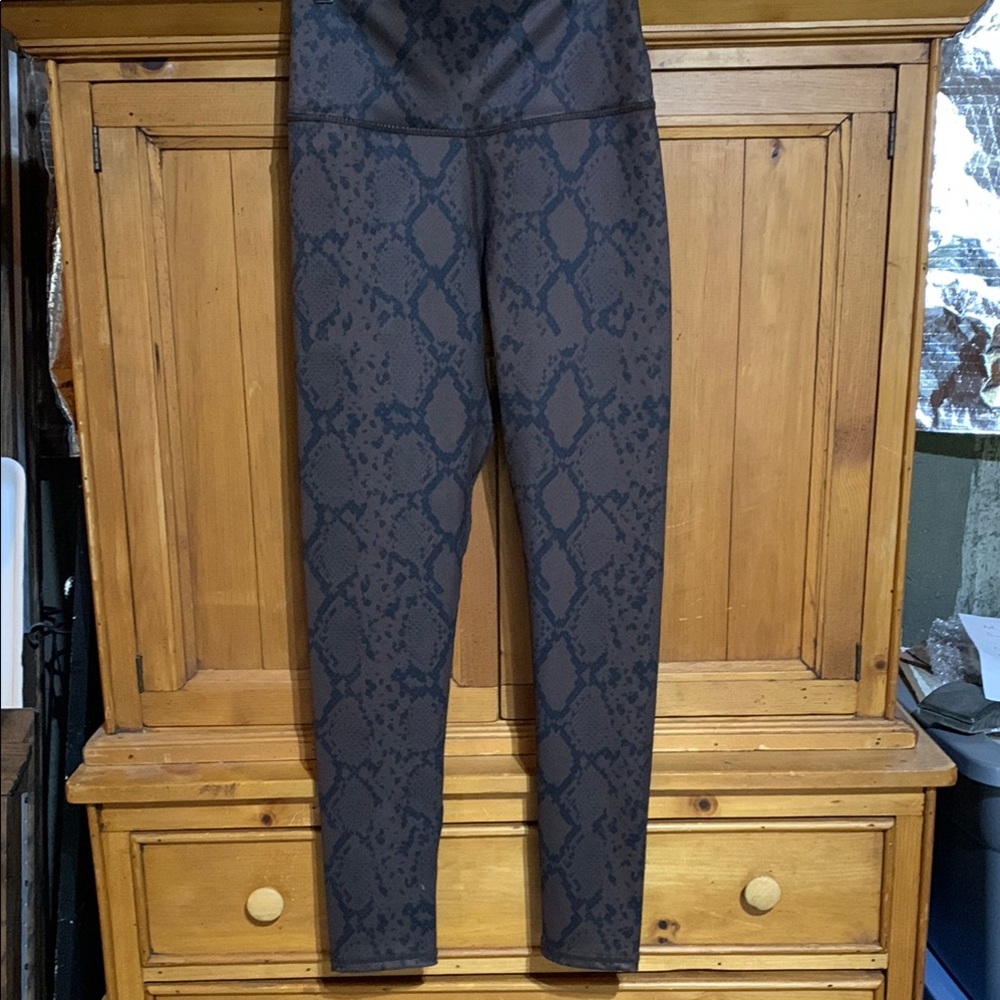 ISSI Black and Gray Leggings with High-Rise Waistband